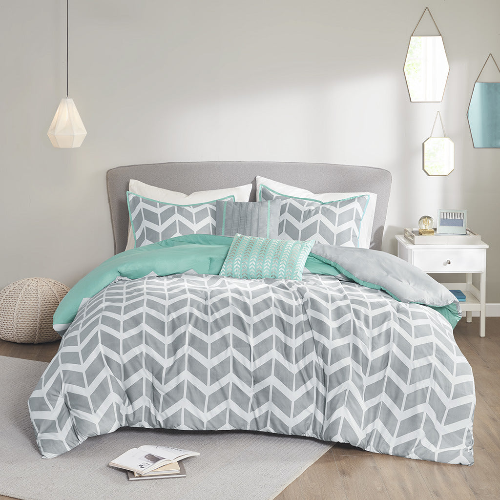 Nadia Comforter Set